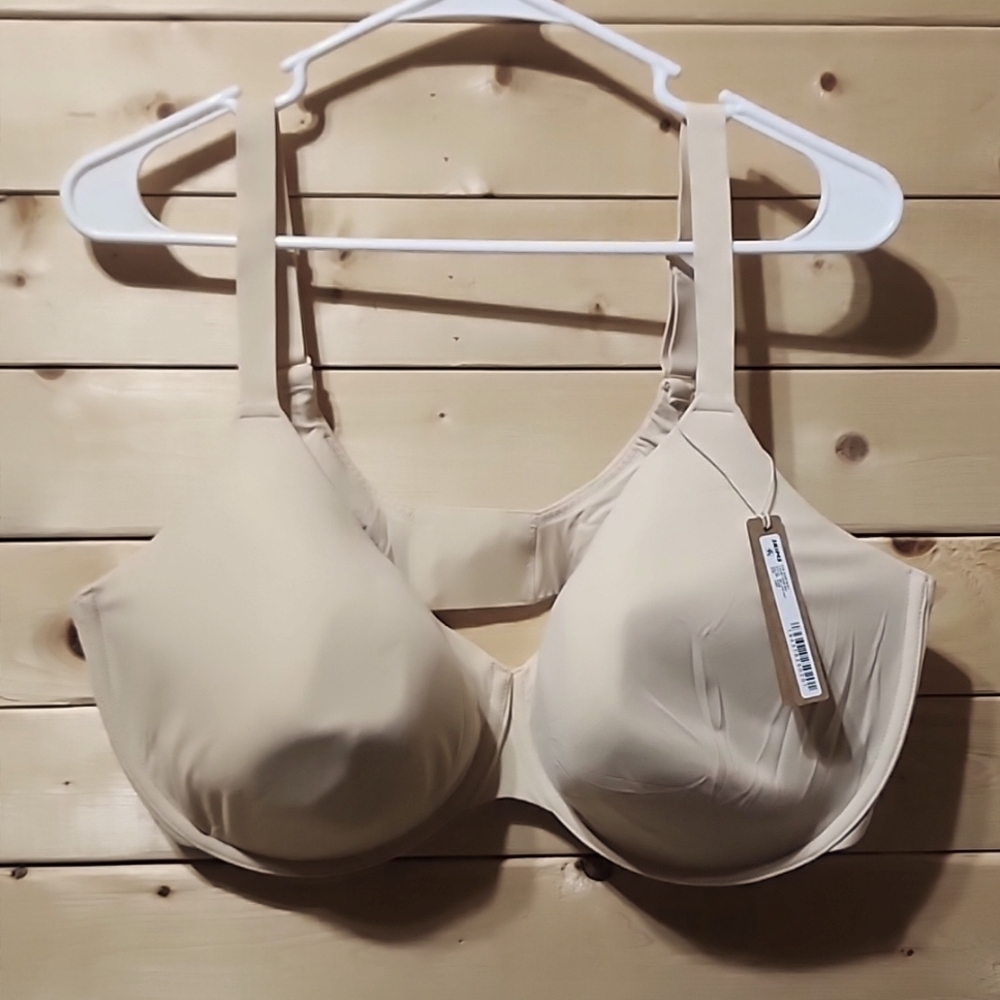 SKIMS Fits Everybody T-Shirt Bra NWT size 44 DD